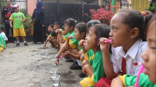 Mahasiswa KKN 49 UMM Beri Penyuluhan Cuci Tangan dan Gosok Gigi di SDN Kemiri 01