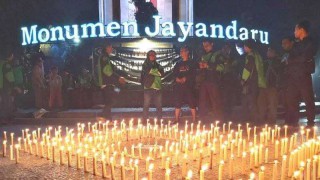 MONUMEN JAYANDARU SIDOARJO JADI SAKSI DARI AKSI KEPRIHATINAN OJOL