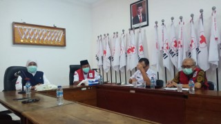 Gubernur Bantu Rp 1 Miliar untuk Operasional PMI Jatim