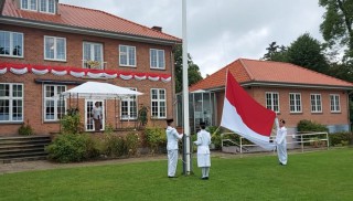 Walaupun Di Guyur Hujan Pelaksanaan Peringatan HUT ke-76 RI di Denmark Berlangsung Tertib