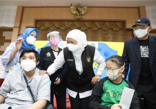 Tinjau Vaksinasi Disabilitas, Gubernur Khofifah : Vaksinasi Disabilitas di Jatim Capai 18.168 Orang Tertinggi di Indonesia