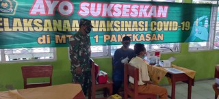 Madrasah Tsanawiyah Negeri 1 Pamekasan Dapat Serbuan Vaksinasi Dari Kodim 0826 Pamekasan