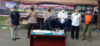 Tim DVI Polda Jatim Kembali Identifikasi dan Serahkan 5 Jenazah Korban Erupsi Semeru ke Pihak Keluarga
