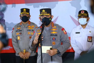 Tinjau Vaksinasi Serentak, Kapolri Ingatkan Pentingnya Vaksin untuk Hadapi Omicron