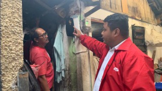 Blusukan Di Tempel Sukorejo , Wakil Sekretaris DPC PDI Perjuangan Achmad Hidayat temui Rumah Tidak Layak Huni