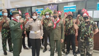 Sambut Hari Kemerdekaan RI, Petugas Pelayanan Samsat Kenakan Baju Pejuang