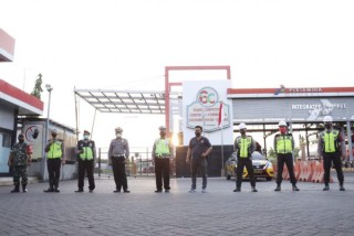 Pasca Kenaikan Harga BBM Polres Tanjung Perak Bersama TNI dan Satpol PP Amankan 14 SPBU Pertamina.