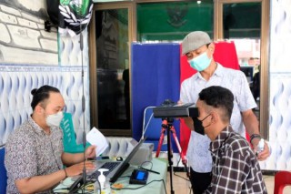 Wali Kota Eri Cahyadi Temukan Ribuan KTP dan KK Surabaya Domisili Luar Daerah