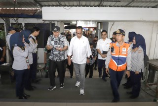 Di Terminal Purabaya Wali Kota Eri Cahyadi dan Menhub Diskusi Bahas Jalur Ganda KA