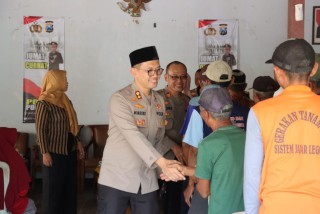 Kades Bulu Apresiasi Kepedulian Polres Ponorogo Bagi Puluhan Warga Kurang Beruntung