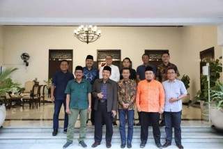 Wali Kota Surabaya Eri Cahyadi Gelar Pertemuan dengan Pimpinan Parpol di Rumah Dinasnya