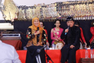 Nanggap Wayang, Gubernur Khofifah Ajak Warga Ponorogo Jaga Persatuan dan Persaudaraan Jelang Pemilu 2024