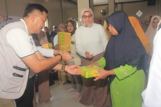 Saling Berbagi, Roadshow Sego Rongewu Sasar Warga Lawatan Pasuruan