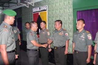 Tekankan Netralitas TNI, Danrem 084/Bhaskara Jaya Beri Jam Pimpinan Ke Prajurit dan PNS Kodim Surabaya Utara