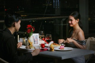 Hari Valentine, Java Paragon Hotel Tawarkan Dinner Romantis dengan View Kota Surabaya Malam Hari