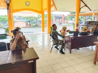 Tingkatkan Kerjasama, Komsos Babinsa Bersama Perangkat Kecamatan