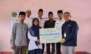 Ahli Waris Guru RA Miftahul Ulum Terima Santunan dan Beasiswa BPJamsostek
