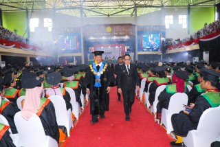 Hadiri Wisuda, Pj. Gubernur Adhy Sebut Perguruan Tinggi Penting Sebagai Intellectual Capital Bangsa