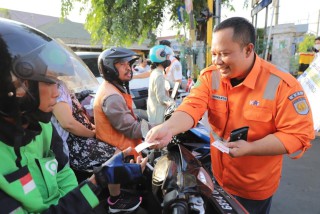 KAI Commuter Rutin Lakukan Sosialisasi Tertib lalu lintas di Perlintasan Sebidang Untuk Meningkatkan Keselamatan.