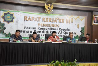 Bupati Gus Muhdlor meminta guru TPQ genjot capaian IKS.