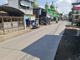 Pemkab Sidoarjo membangun drainase panjang 1 km di ruas jalan beton Geluran-Suko