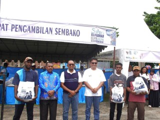 Safari Ramadan BUMN, PLN Hadirkan 1.000 Paket Sembako Murah untuk Masyarakat Nabire