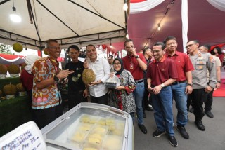 Wali Kota Eri Buka Bank Jatim QRIS Ramadan Vaganza di Balai Kota Surabaya selama sepekan