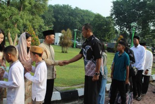 Usai Sholat Idul Fitri, Dandim Surabaya Utara Ikuti Halal Bihalal Bersama Pangdam V/Brawijaya