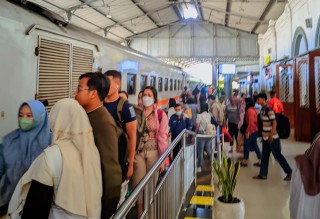 Hari Pertama Idul Fitri, KAI Commuter Wilayah 8 Surabaya Layani 29.381 orang Pengguna