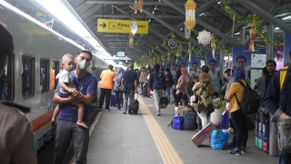 Sehari Sebelum Lebaran, Lebih dari 22 Ribu Pelanggan Berangkat di Daop 8 Surabaya
