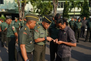 Cegah Judi Online dan Pinjaman Online di Kalangan Prajurit, Kasrem 084/BJ Melakukan Sidak
