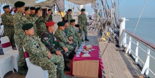 Dandim 0830/Surabaya Utara Sambut Kedatangan Pangkostrad Di Puskopaska