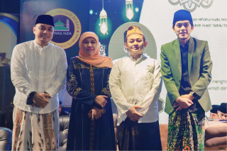 Khofifah Hadiri Pengajian Akbar Bersama Gus Iqdam di Surabaya Didoakan Jadi Pemimpin Teladan