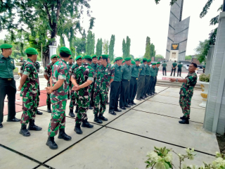 Pembersihan Taman Makam Pahlawan Dalam Rangka Hari Juang Kartika Ke-79