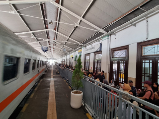 KAI Commuter Catat Rekor Volume Pengguna Commuter Line Selama Angkutan Lebaran 2025