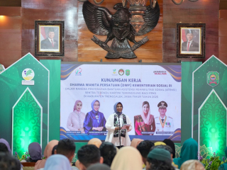 Kemensos Salurkan Bantuan Hampir Rp1 Miliar ke Pemerlu Pelayanan Kesejahteraan Sosial di Trenggalek