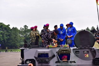Dipimpin Kasal, Komandan Puspenerbal Hadiri Tasyakuran Validasi Organisasi Korps Marinir dan 14 Kodaeral