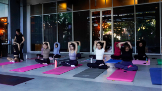 Mercure Surabaya Grand Mirama Gelar Yoga Bertema Journey to Standing Split