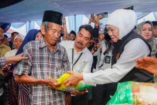 Pasar Murah Pacet Diserbu Warga, Gubenur Khofifah Ringankan Beban Rakyat