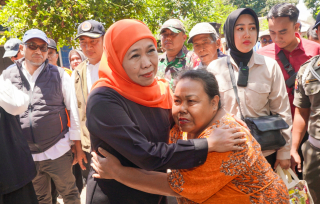 Kunjungi Lokasi Gempa, Gubernur Khofifah Salurkan Bantuan kepada Warga Situbondo