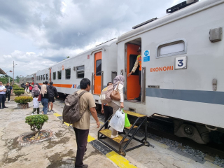 Pengguna Commuter Line Surabaya Tembus 151 Ribu Orang pada Libur Panjang Maulid Nabi, Naik 7 Persen