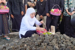 Takziah Atlet Muda Asal Gresik Gubernur Khofifah: Dunia Olahraga Jatim dan Indonesia Kehilangan Putra Terbaiknya