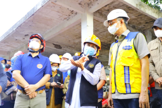 Dampingi Menteri PU, Gubernur Khofifah Pastikan Penanganan Korban Musibah Ponpes Al Khoziny Berjalan Maksimal