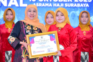 Gubernur Khofifah Apresiasi Semangat Pelajar Jatim di Final Lomba Paduan Suara SMA/SMK 2025