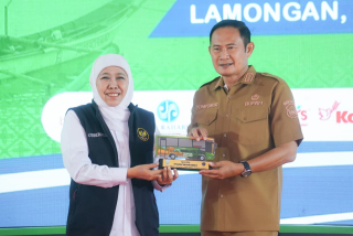 Kado Spesial Hari Jadi ke-80, Gubernur Khofifah Luncurkan Bus Trans Jatim Koridor VII di Lamongan