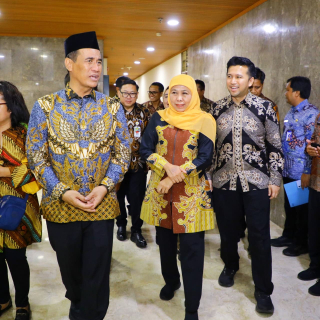 Gubernur Khofifah bersama Wagub Emil Temui Mentan Amran, Jatim Siap Kawal Program Nasional Swasembada Susu & Gula