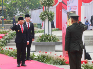 Pimpin Upacara Hari Pahlawan, Wagub Emil Ajak Masyarakat Teladani Nilai Perjuangan Pahlawan Menuju Indonesia Emas 2045