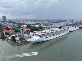 Tanjung Perak Sambut Kunjungan Perdana Norwegian Spirit, Pariwisata Surabaya Bergairah
