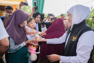 Pasar Murah di Banjarsari Gresik, Khofifah Pastikan Harga Bahan Pokok Terkendali