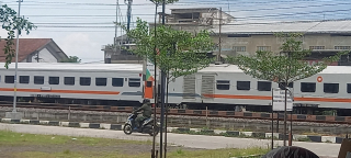 KAI Daop 8 Surabaya Mohon Maaf atas Keterlambatan Kereta Api Akibat Luapan Air